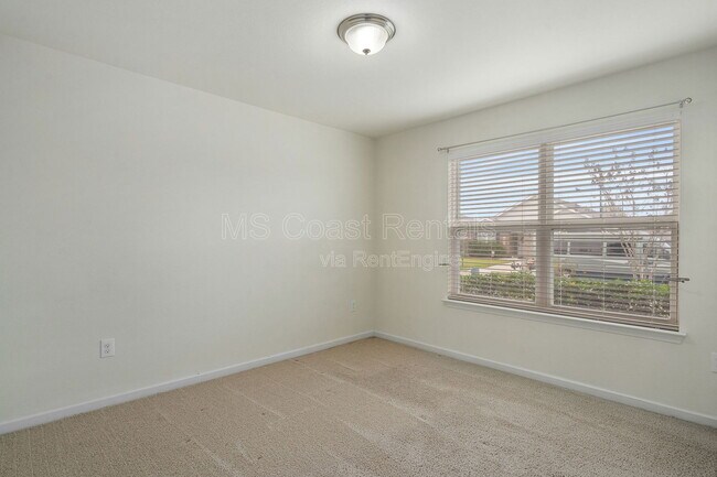 Building Photo - 515 E Marigold Dr