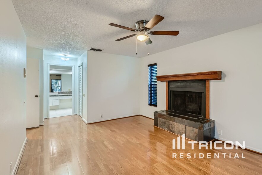 Building Photo - 16147 Vanderbilt Dr