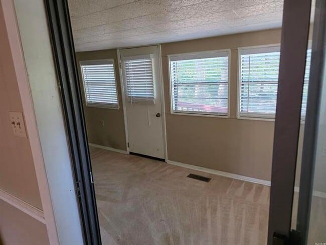 Building Photo - Contact Peggy Goodman 501 676 1758