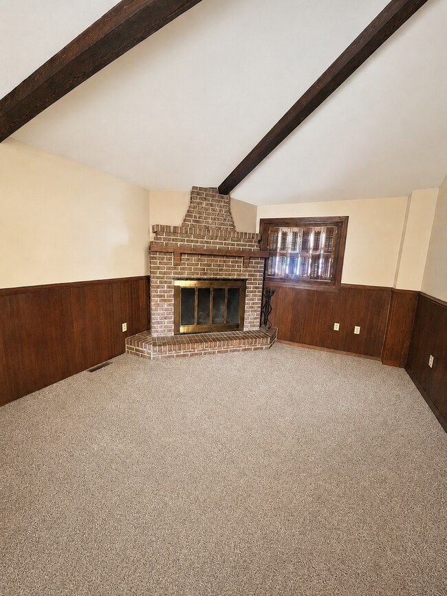 Building Photo - 223 Highland Ave