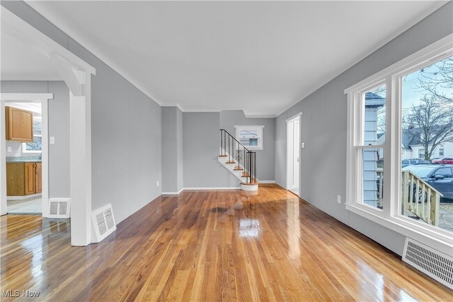 Building Photo - 11816 Marne Ave