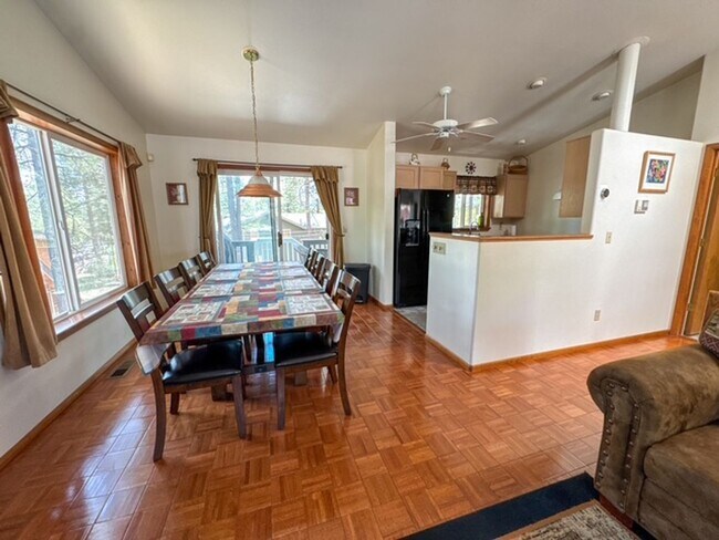 Building Photo - 155 Bison Dr