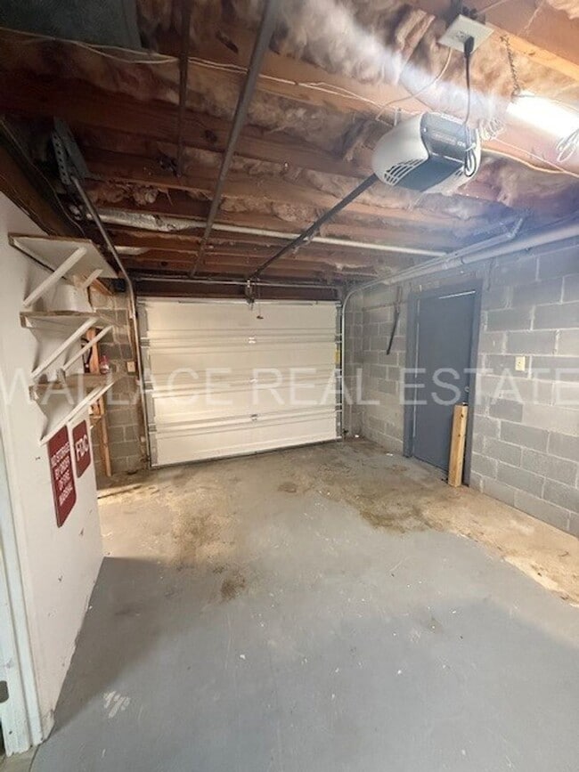 Building Photo - ADORABLE 3 BEDROOM,3 FULL BATH HOME IN N. ...
