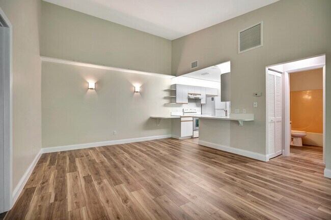 Building Photo - 8356 SE Croft Cir