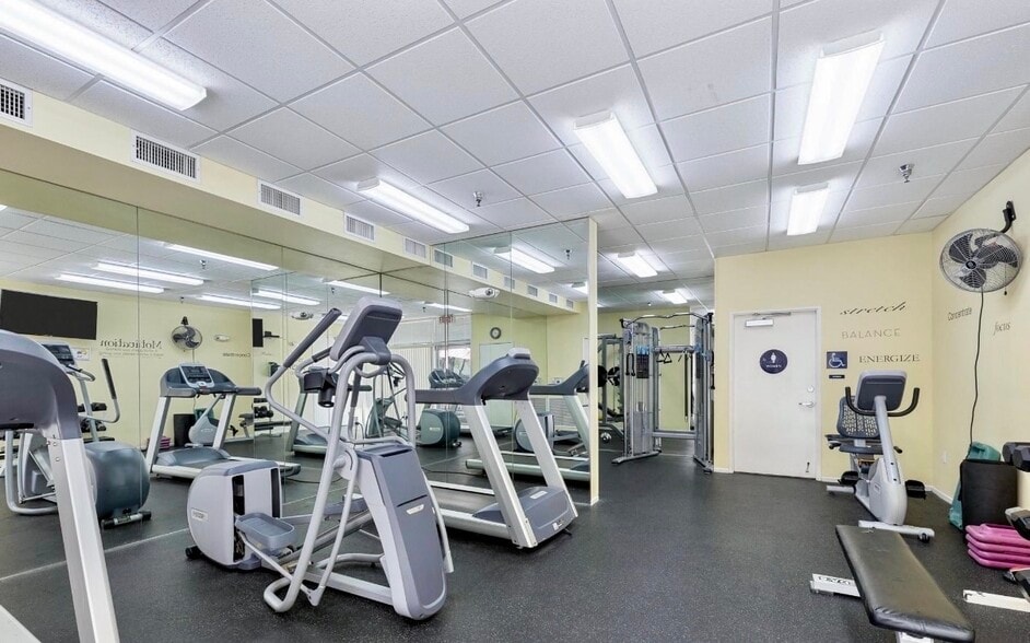 Building Photo - 5325 Newcastle Ave