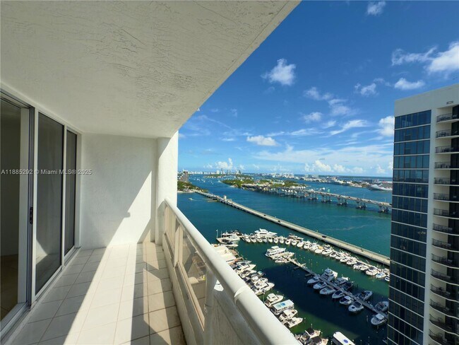 Primary Photo - 1717 N Bayshore Dr