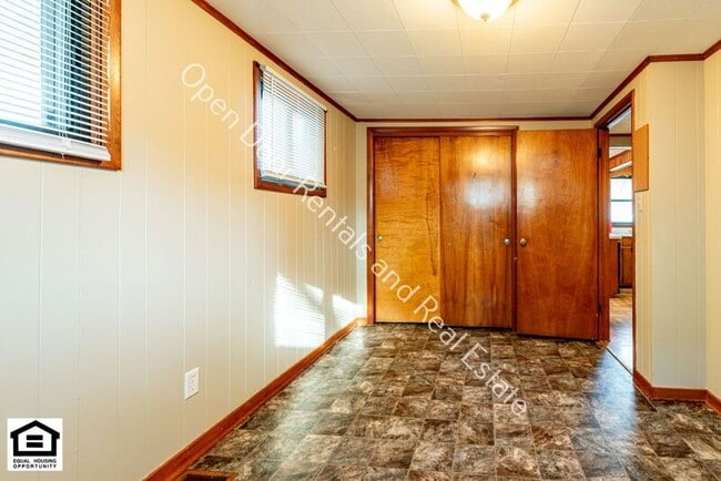 Building Photo - 811 Goshen Ave