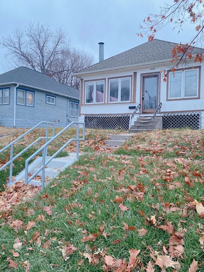 Building Photo - Benson 2 bed 2 bath with 2 additional non conforming rooms in the basement $1375