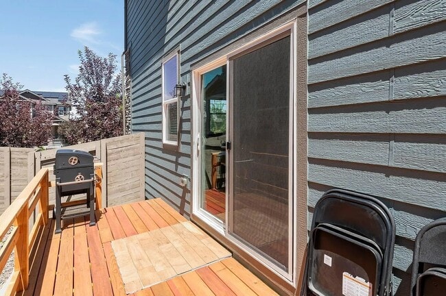 Building Photo - Stunning 3 bedroom home!