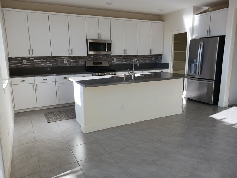 Building Photo - 103 Pilot Peak Dr