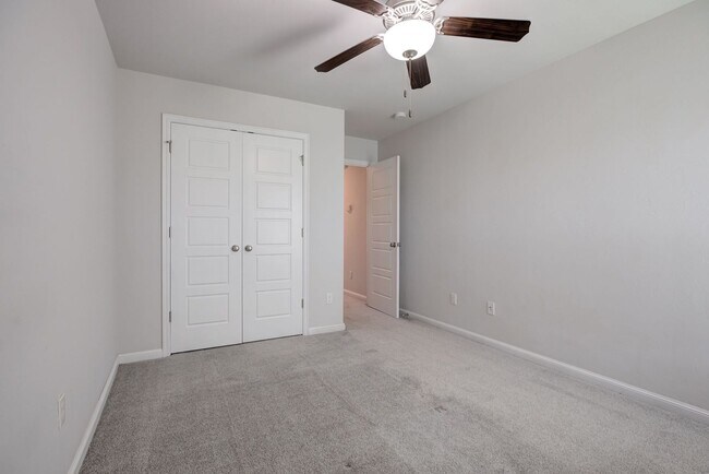 Building Photo - 2321 Norwood Dr