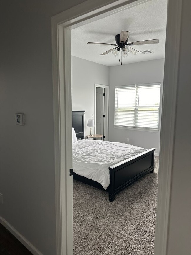 Building Photo - Gorgeous New Build!