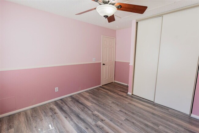 Building Photo - Spring Forest Drive, Pearland, TX 77584 - 3 BR 2 BA single-family home