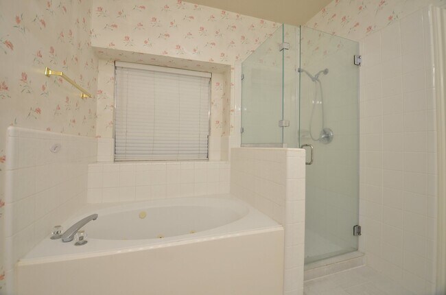 Building Photo - 8815 Barron Wood Cir E