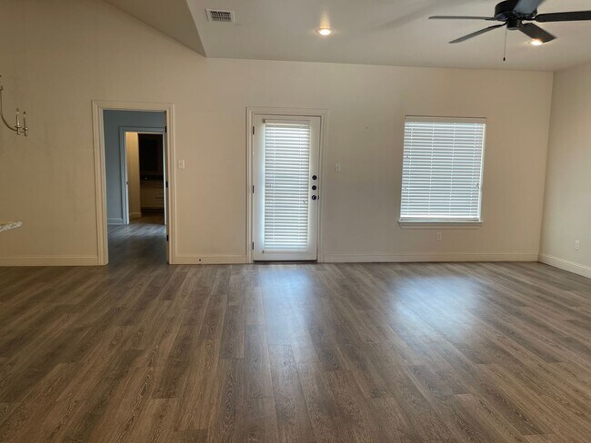 Building Photo - 2007 102nd St