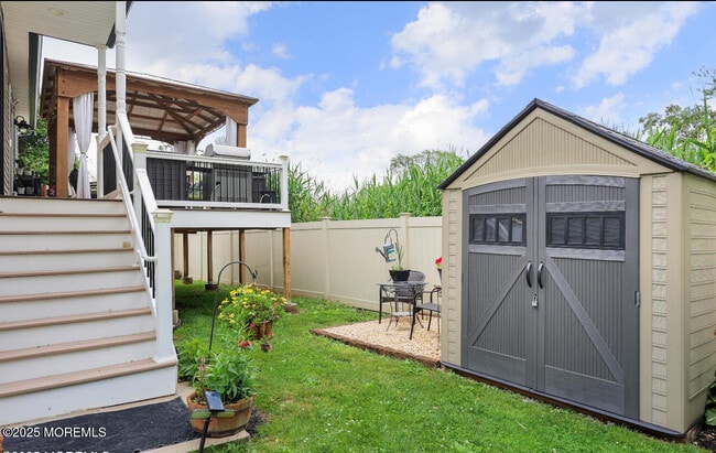Building Photo - 8 Clement Ln