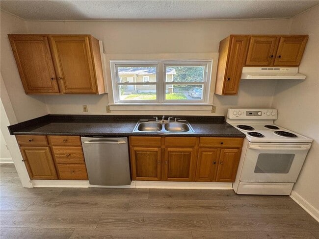 Building Photo - 904 Pansy Ct