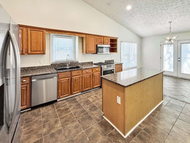 Building Photo - Spacious 5-Bedroom Home Near Lake Acworth!