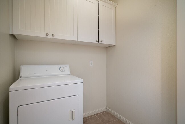 Building Photo - 4920 SW Slavin Rd