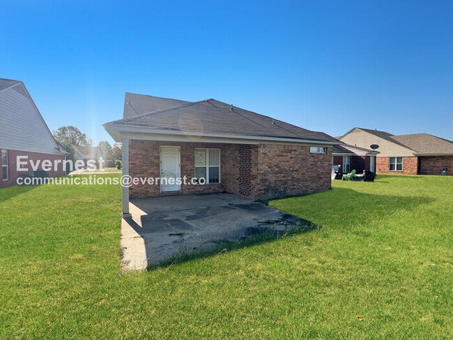 Building Photo - 5641 Kaitlyn Dr W