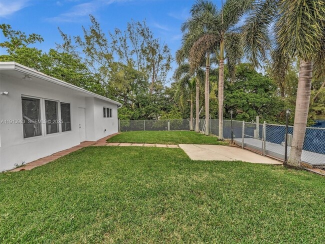 Building Photo - 4500 SW 42nd Terrace