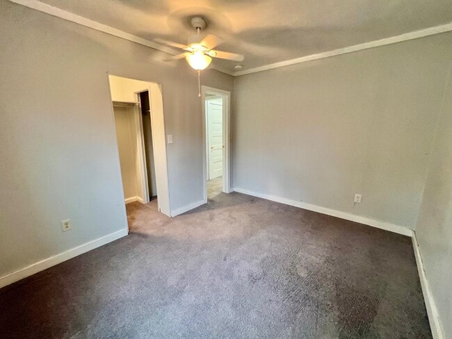 Building Photo - 1211 Dickson Ave