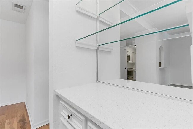 Building Photo - 1100 Augusta Dr