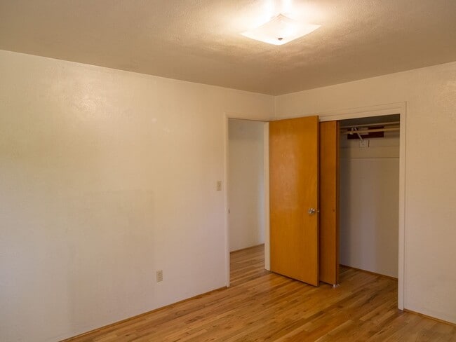 Building Photo - 1930 NW Kings Blvd