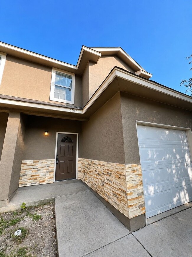 Building Photo - 5016 Flipper Dr