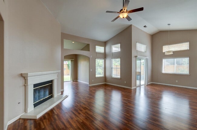 Building Photo - 2898 E Pryor Dr