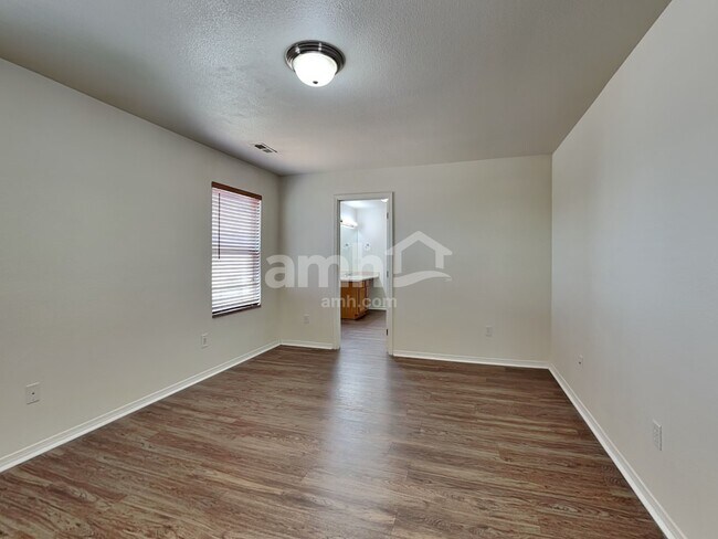 Building Photo - 771 W 300 S