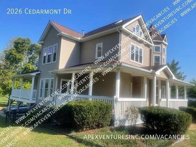 Building Photo - 2026 Cedarmont Dr