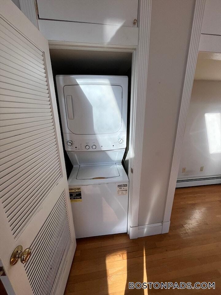 Building Photo - 117 Columbia St