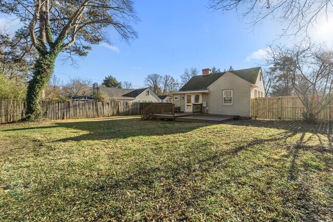 Building Photo - 108 E Magruder St