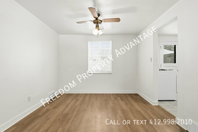 Building Photo - 3396 Columbia Dr