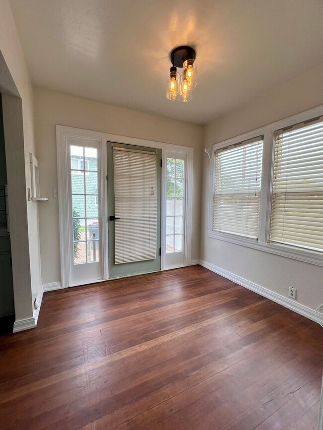 Building Photo - *** JUST REDUCED & MOVE- IN SPECIAL *** 3 Bedroom, 2 Bathroom charming Craftsman Style Home nestl...