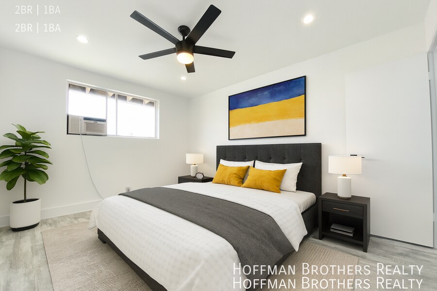 Building Photo - 121 S Carondelet St