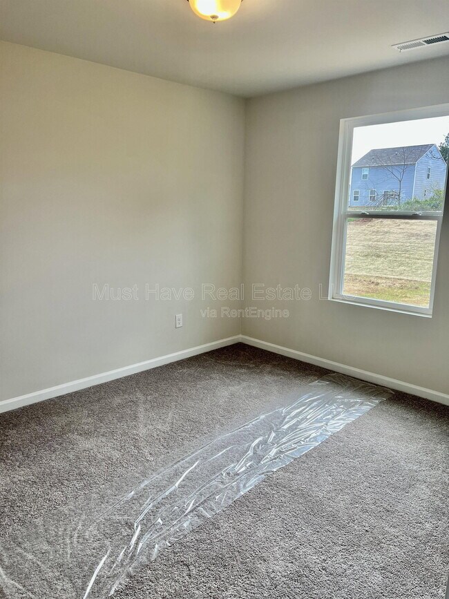 Building Photo - 1459 Cannan Mountain Dr