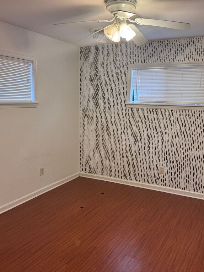 Building Photo - 3000 Springhill Rd