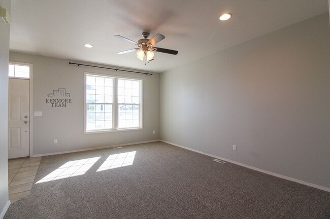 Building Photo - 3 Bedroom, 2.5 Bath Home in West Pasco