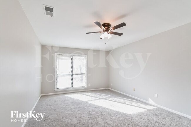 Building Photo - 8568 Kettering Dr