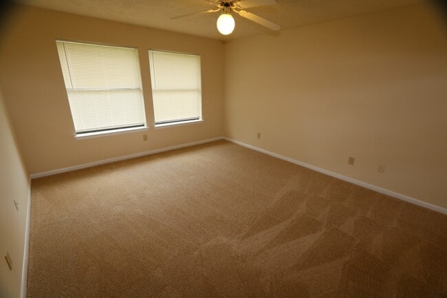 Building Photo - 21226 Park Mt Dr