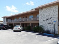 Building Photo - Great value for large, one-bedroom apartme...
