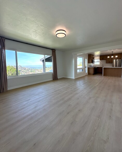 Building Photo - 3881 Ecochee Ave