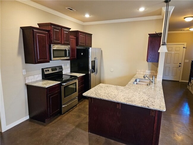 Building Photo - 2652 N Valencia Ave