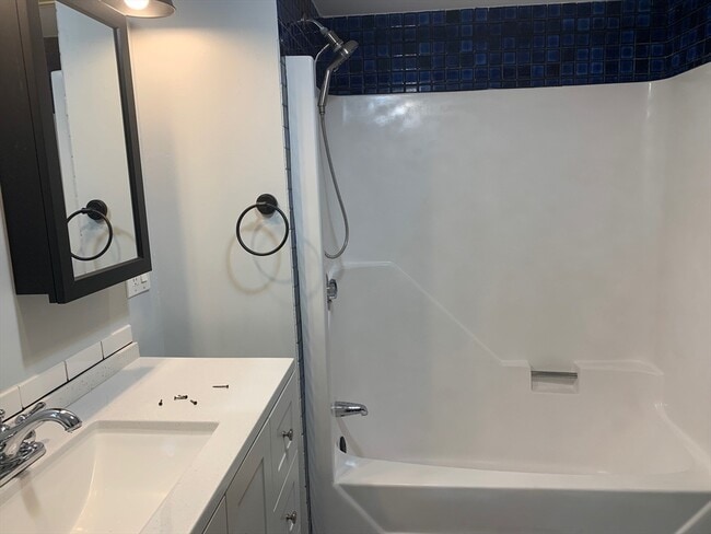 Building Photo - 112 S Common St