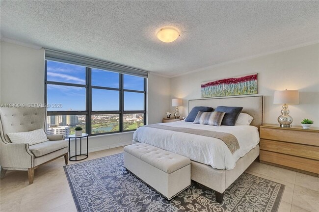 Building Photo - 3500 Mystic Pointe Dr