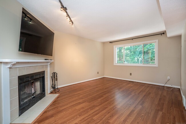Building Photo - 10 Riverview