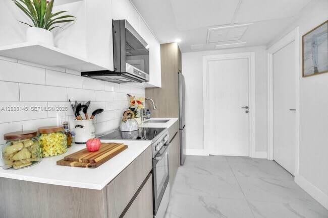 Building Photo - 944 Jefferson Ave