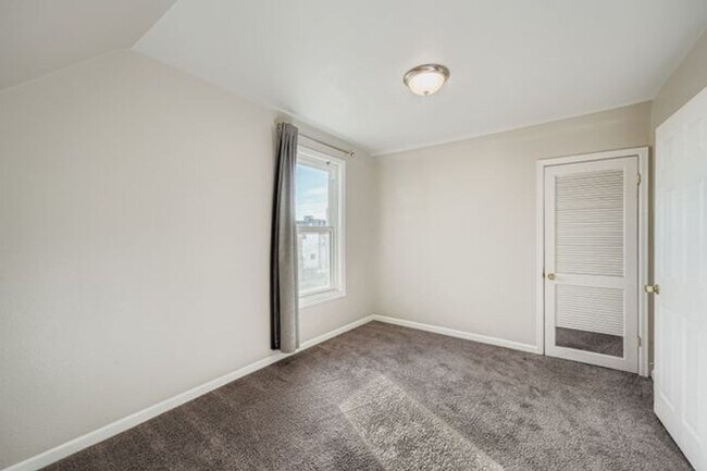 Building Photo - Stylish Home in the Heart of Highland with Detached Garage & Mother-in-Law Suite